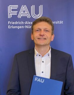 Zum Artikel "Dr. Heinz Werner Höppel zum außerplanmäßigen Professor ernannt"